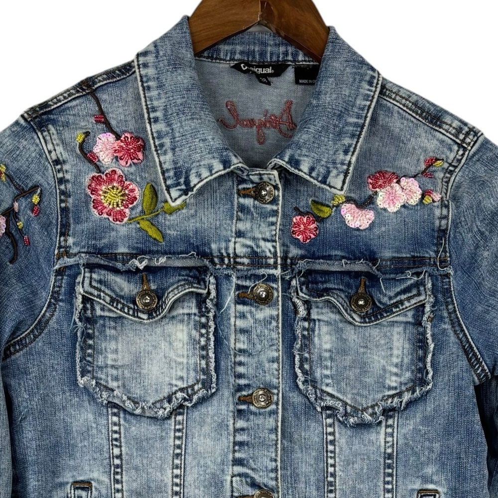 Desigual Floral Embroidered 4 Pocket Distressed Fade Washed Jean Jacket EU 38 - Picture 2 of 14
